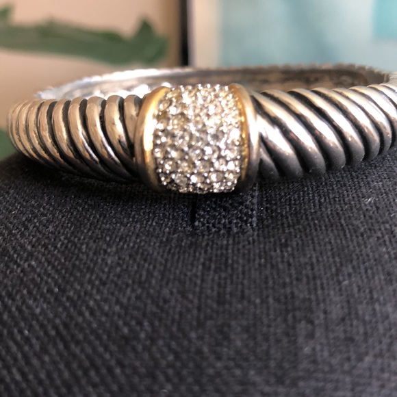 UNIQUE Cuff Bracelet - Picture 3 of 7